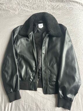GAP Black sherpa collar vegan leather bomber jacket, Medium